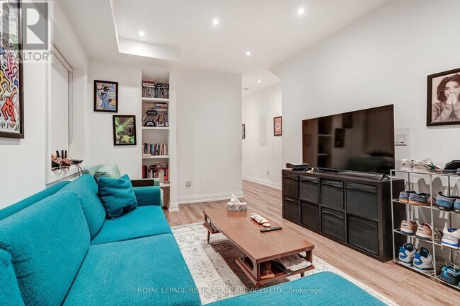 Photo - 1084 College St Unit 1