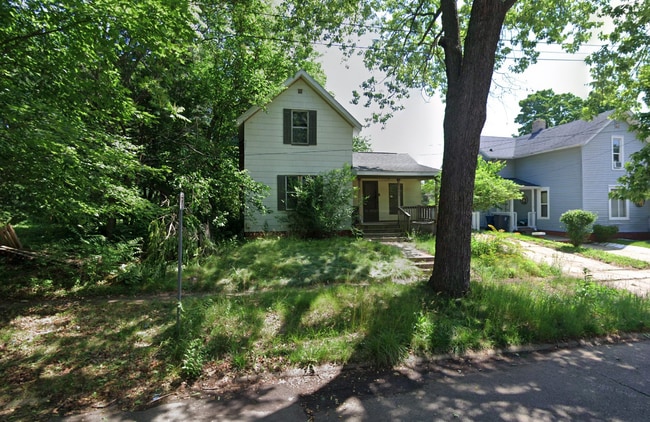 Building Photo - 3-Bedroom Rental Home in Flint, MI – Now Available! Unit 2 (820 E 3rd St)
