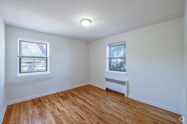 1BR, 1BA -700 SF - Bedroom