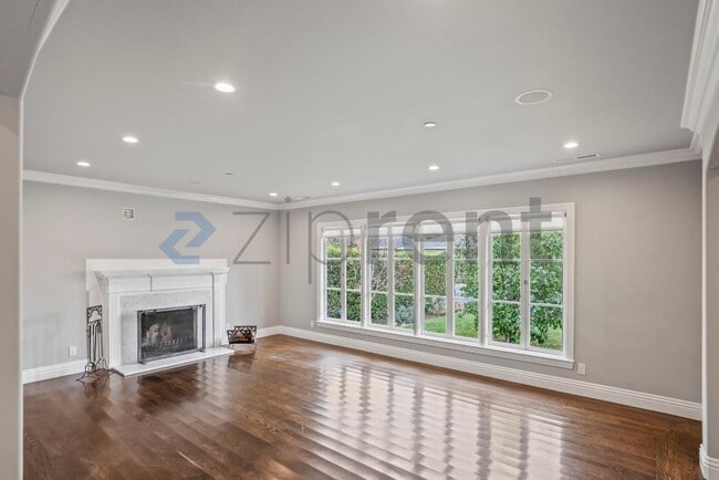 Photo - 616 Maple St