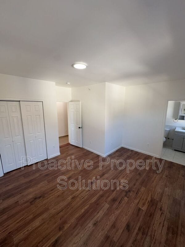 Photo - 730 N Main St