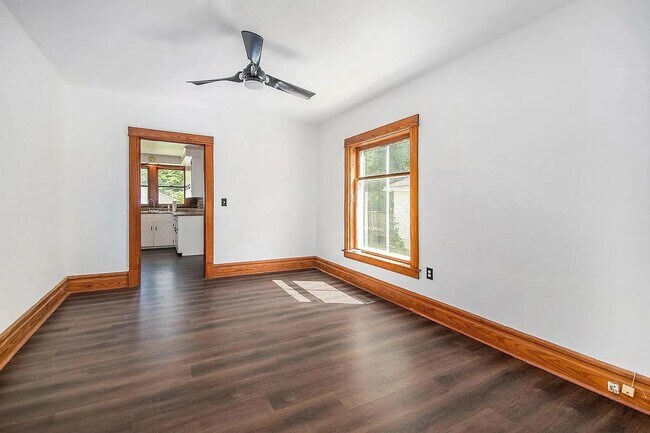 Photo - 125 Briggs St