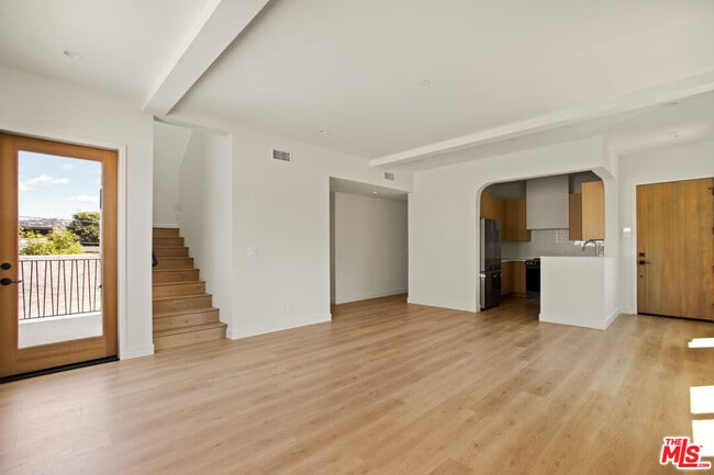 Building Photo - 2671 Benedict St Unit 1/2