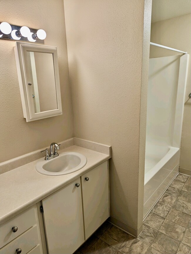 Photo - Shadow Hills Apartments