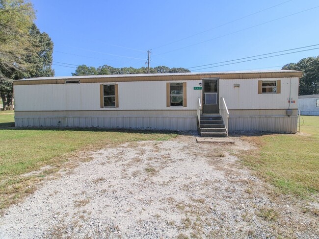 Updated 2BR/1BA Trailer in Muscle Shoals –... - Updated 2BR/1BA Trailer in Muscle Shoals –...