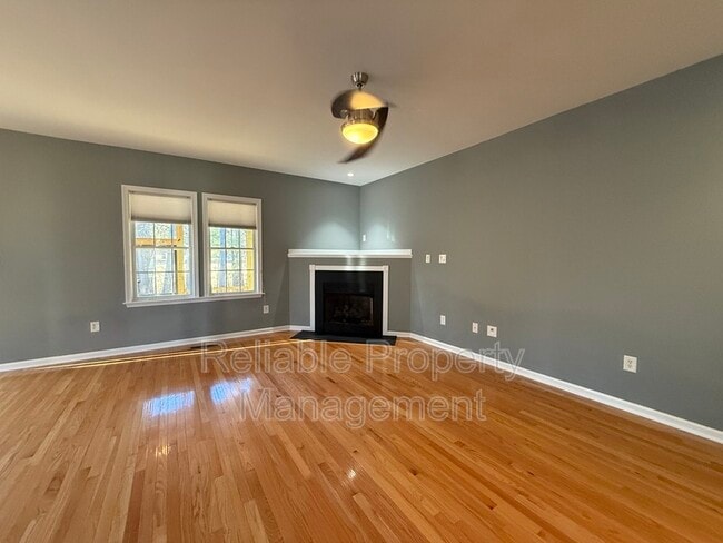 Photo - 1016 Turnberry Ln