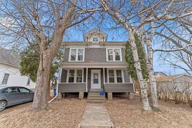 Building Photo - 1515 Liberty St Unit Lower