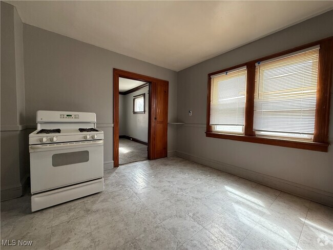 Building Photo - 4024 E 143rd St Unit DOWN Rental