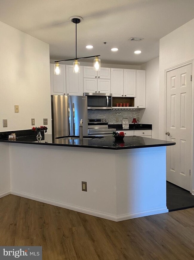 Photo - 600 Squire Ln Unit 600-3H