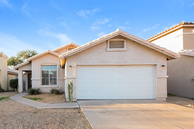 Building Photo - 8667 W Palm Ln