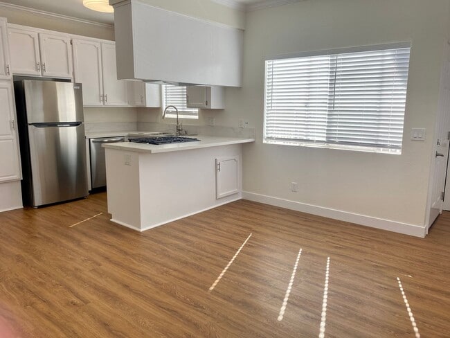 Photo - Upstairs 2BD Apartment Home! Great PB Location! Garage! AC! Unidad 1160 B Thomas Ave