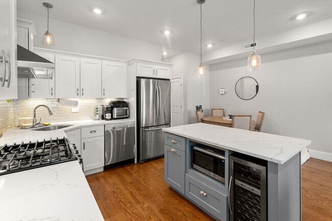 Photo - 338 Meridian St Unit 2