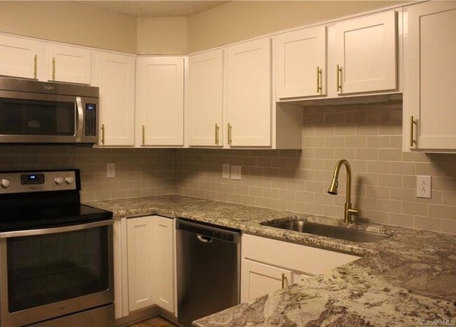 Photo - 8017 Greenside Ct