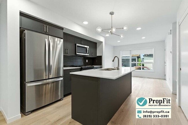 Photo - 7324 Klapstein Cres SW