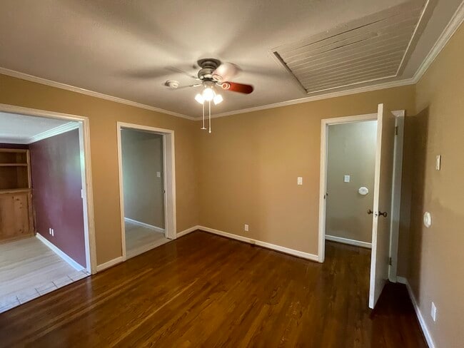 Photo - 2208 White Oak Dr