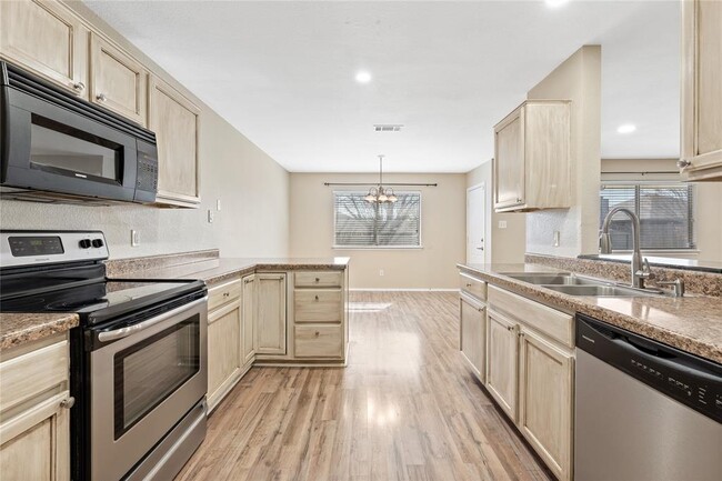 Photo - 210 Mesquite Cir