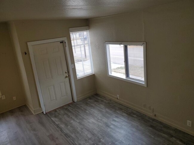 Photo - 112 14th St N