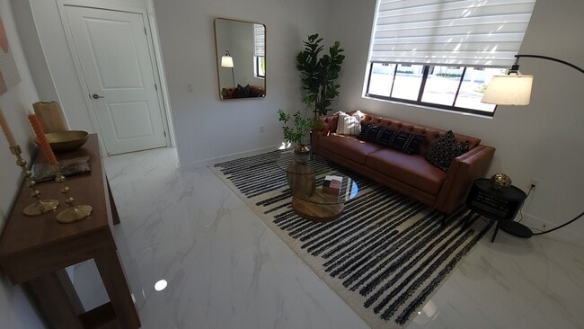 Building Photo - 858 E 27th St Unit B8