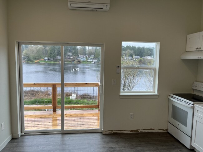 Photo - 6650 Long Lake Rd SE