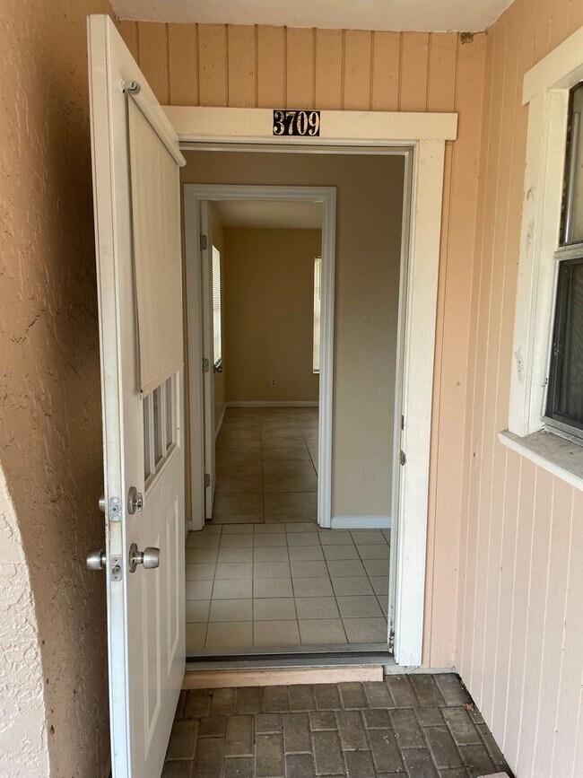 Photo - Charming 2-Bedroom, 2-Bathroom Duplex for Rent!