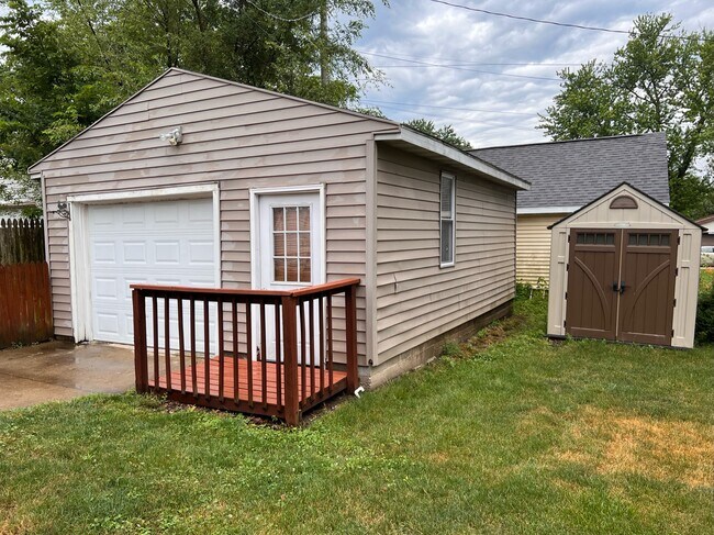 Detached Garage & Shed - 1409 S 4th St