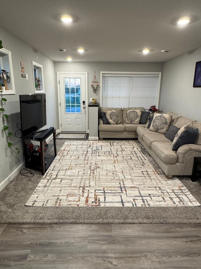 Photo - Stunning End Unit 3bed 3bath Townhome in W...