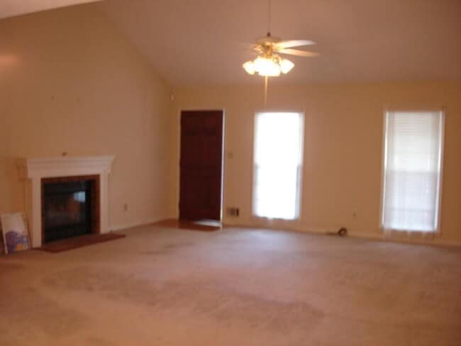 Photo - 488 Slew Ave