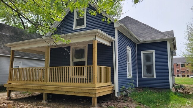 Building Photo - 1107 N Hickory St Rental