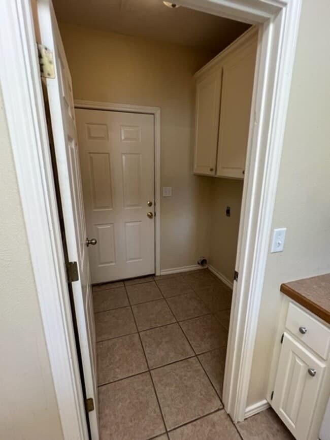 6 Fernwood Dr