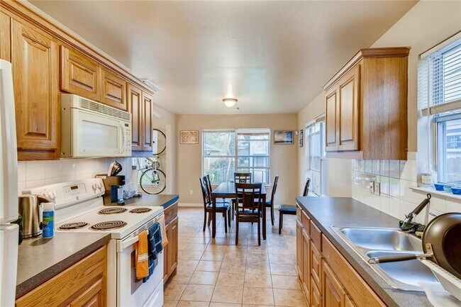Photo - 1035 E 44th St Townhome