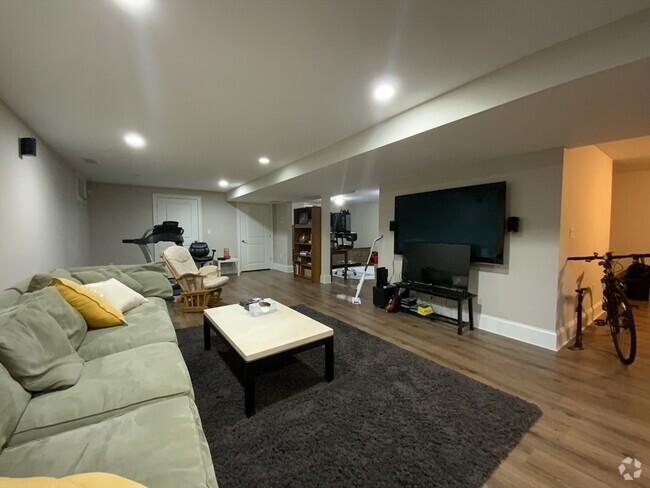 Building Photo - 35 Rindge Ave Unit B Rental