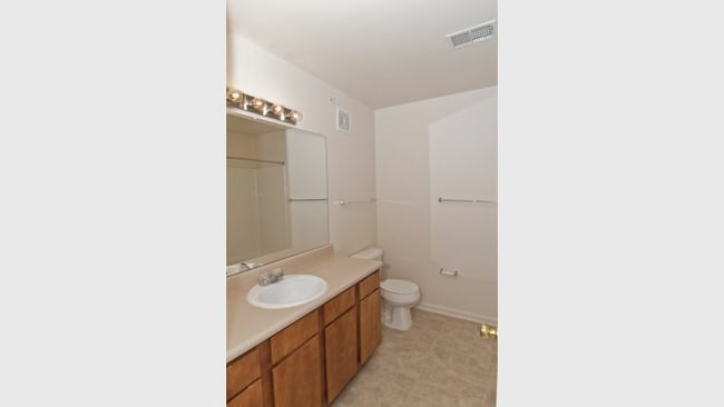 Photo - 17th Street Apartments