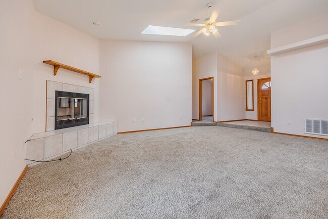 Photo - Inviting 3 Bed 2 Bath - Pet Friendly!