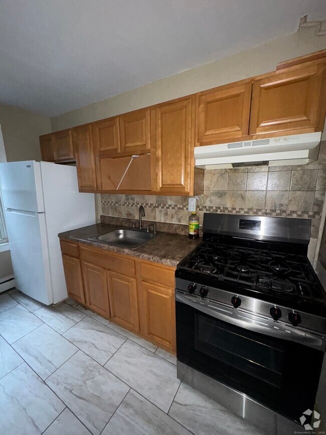 Building Photo - 89 Hurlburt St Rental
