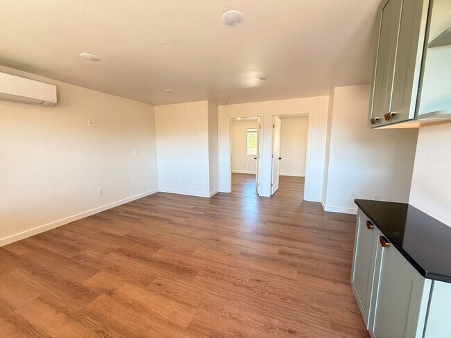 Photo - F10600E Unit A