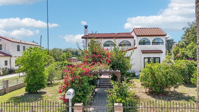 Photo - 3098 N Arrowhead Ave Casa