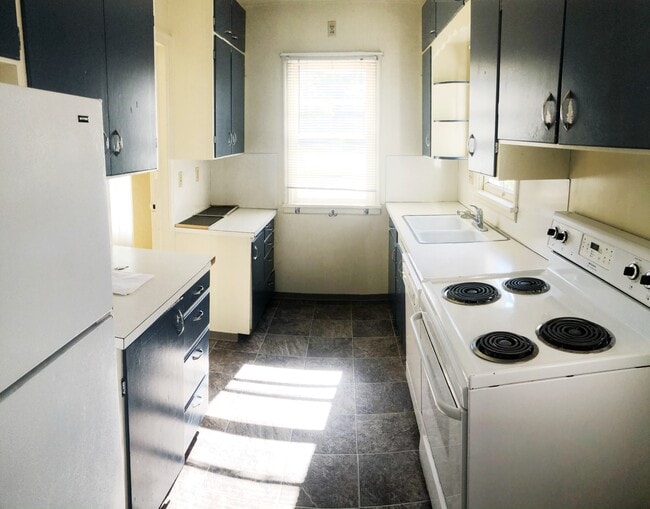 Photo - 1110 NE B St