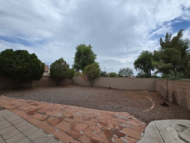 844 S Roca Ct