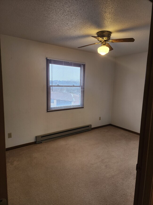1490 Tower Dr Unit 3