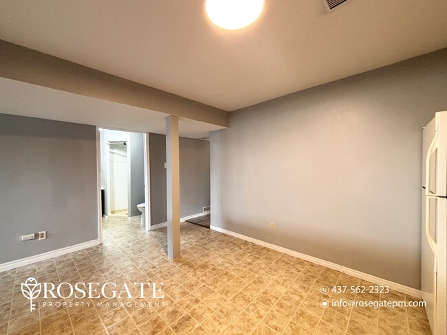 Photo - All-Inclusive 3-Bedroom Basement Apartment with Parking – Barrie Unité 2
