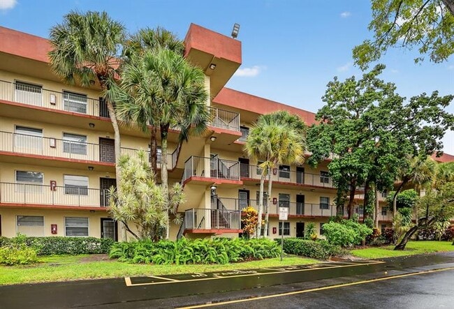 Building Photo - 3341 NW 47th Terrace Unit 311 Rental