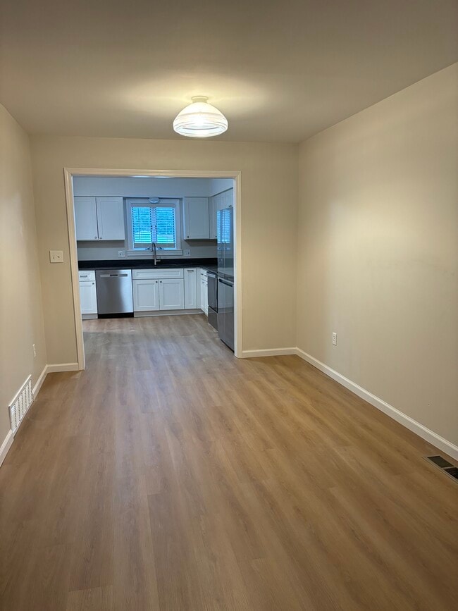 Photo - 2919 Zollinger Rd