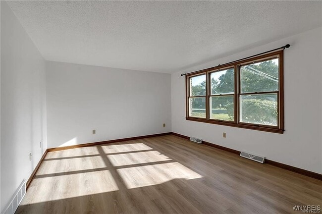 Photo - 276 Tennyson Terrace