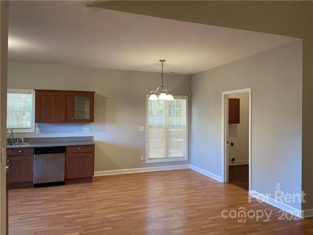 Photo - 4319 Faraday St