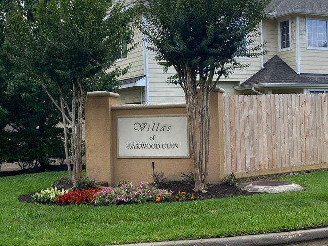 Building Photo - 17234 Oakwood Chase Dr