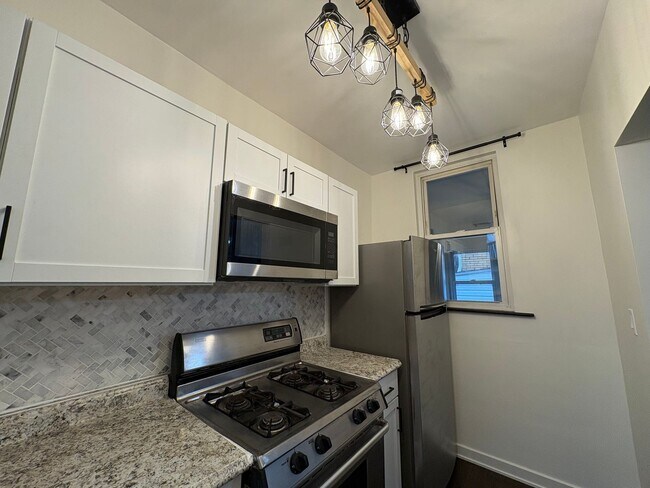 Photo - 3 Unit Apartment Building in the Heart of the Bellevue area of Pittsburgh Unit Apt 1