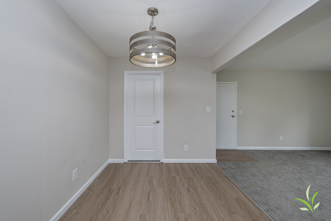 Dining Room - Day Heights Meadows