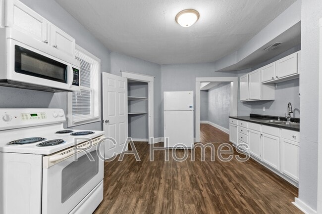 Building Photo - 1535 Draper St