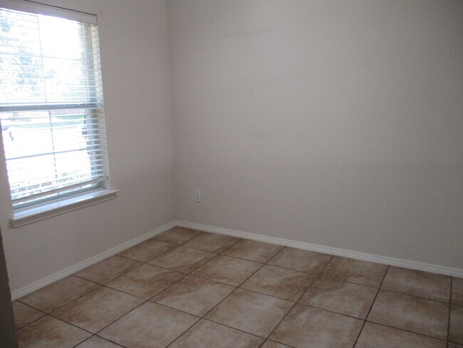 Photo - $1995 / 3br – 1648 ft2 - 3/2/2 w/Office re...