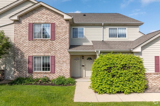 Entry - Hawthorne Place Apartments